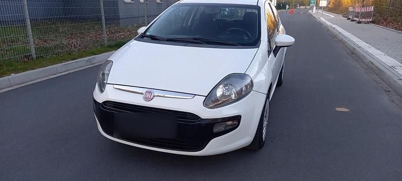 Gebraucht Fiat Punto 70 PS (51 kW) 2011 Weiß Kleinwagen