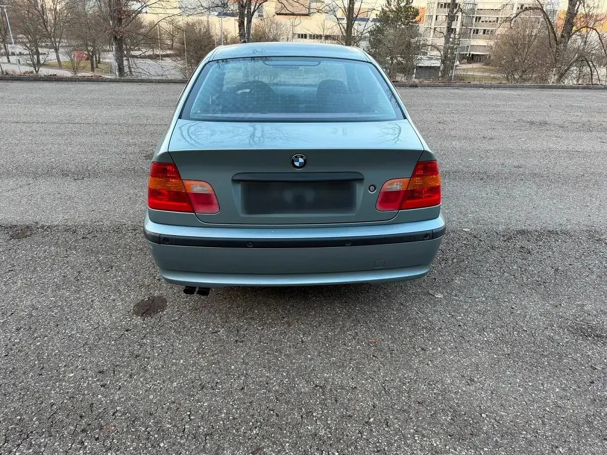 Second-hand BMW 325 192 CP (141 kW) 2002 Verde Berlinǎ