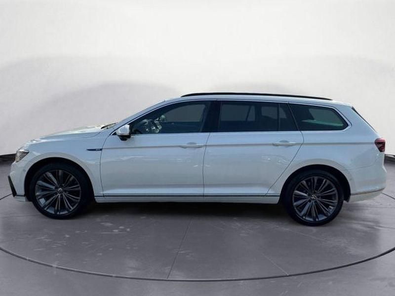 Gebraucht VW Passat R-line 218 PS (160 kW) 2020 Oryxwhite perlmutteffekt Kombi
