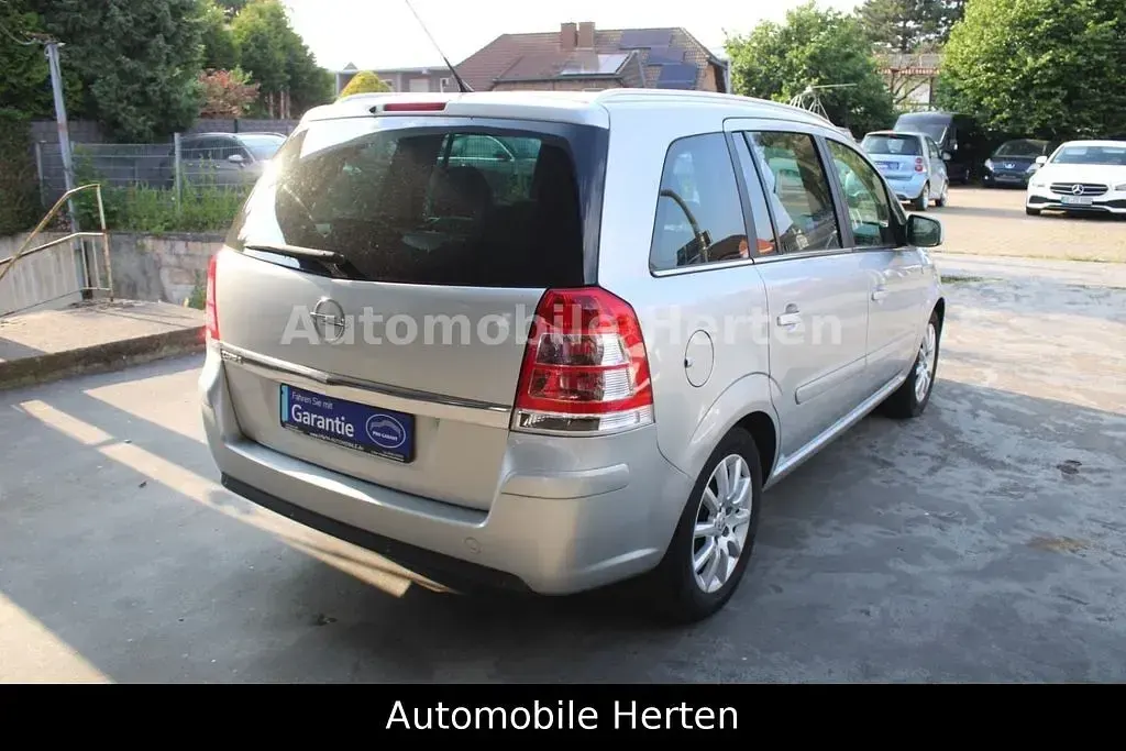 Gebraucht Opel Zafira Selection 140 PS (102 kW) 2011 Silber Van / Kleinbus
