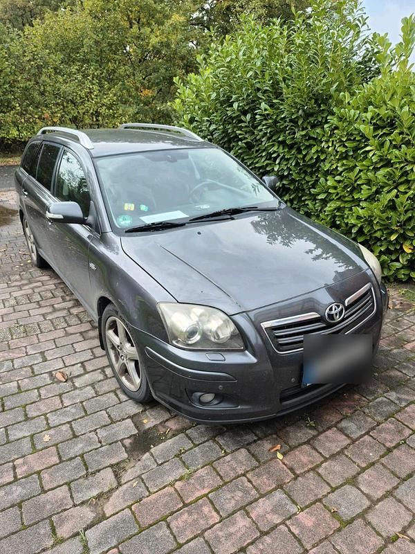 Grau Gebraucht 2007 Toyota Avensis Kombi | 2.650 € (Etwas zu teuer) - Bild 1/4