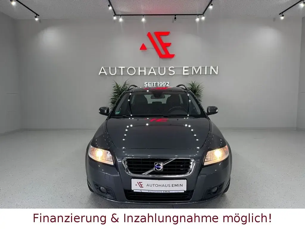 Gebraucht Volvo V50 Momentum 145 PS (106 kW) 2008 Titanium grey pearl / metallic Kombi
