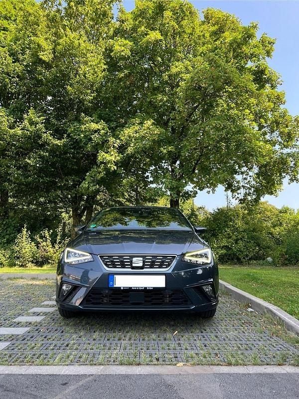 Grau Gebraucht 2020 Seat Ibiza XCELLENCE Kleinwagen | 13.000 € (Guter Preis) - Bild 1/4