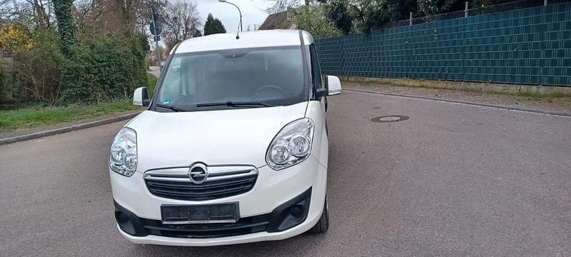 Gebraucht Opel Combo Edition 95 PS (69 kW) 2016 Weiß Van / Kleinbus