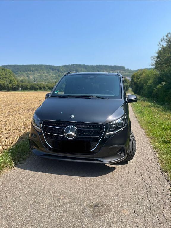 Grau Gebraucht 2024 Mercedes V250 Style Van / Kleinbus | 65.000 € (Superpreis) - Bild 1/4