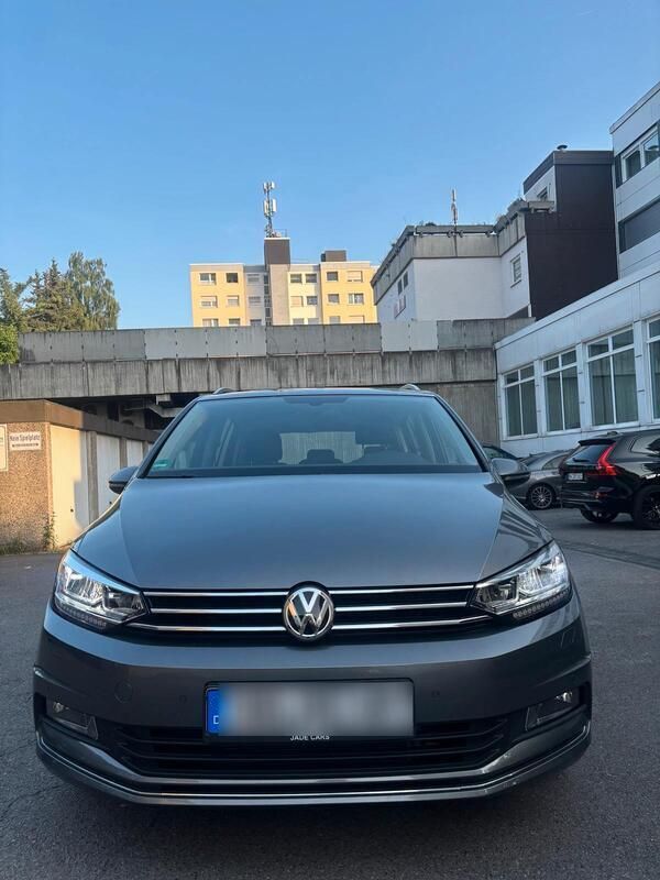 Grau Gebraucht 2016 VW Touran Highline Van / Kleinbus | 14.500 € (Guter Preis) - Bild 1/4