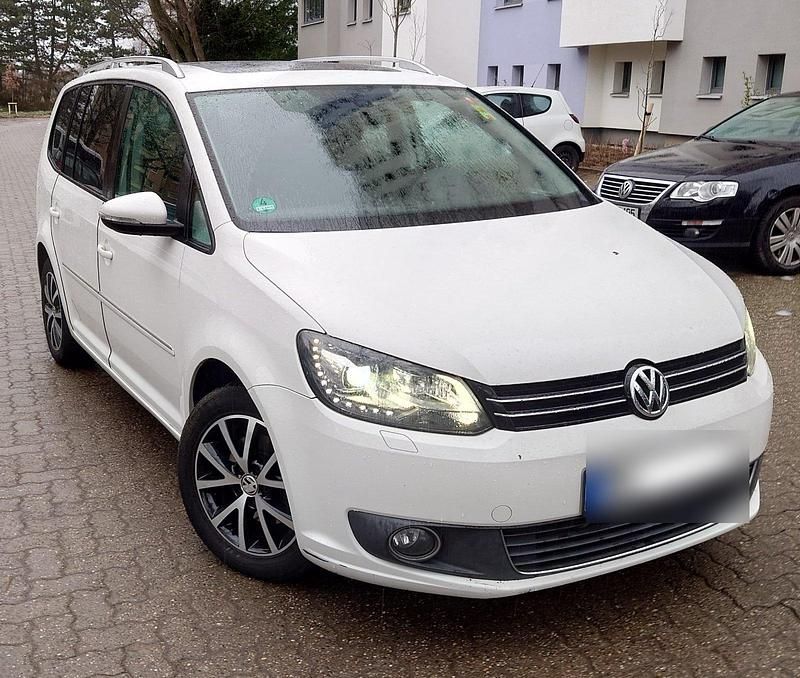 Weiß Gebraucht 2011 VW Touran Van / Kleinbus | 6.000 € (Fairer Preis) - Bild 1/4