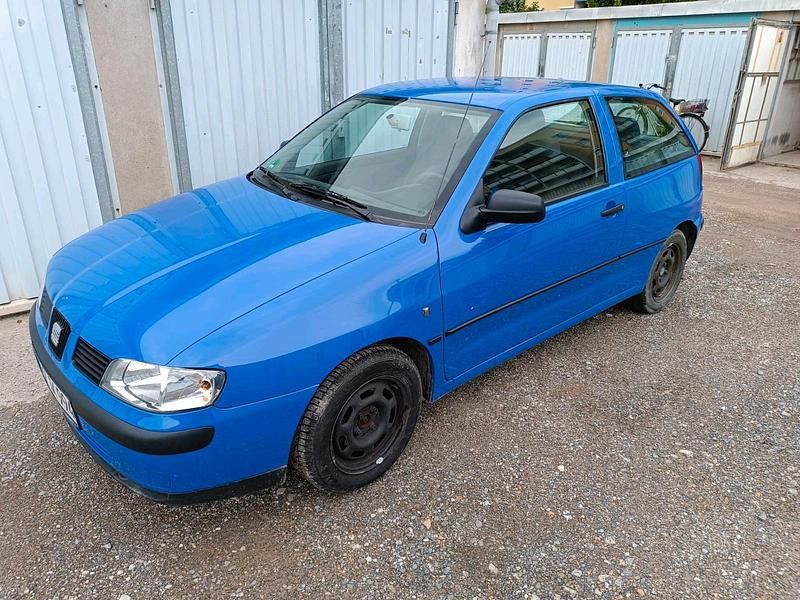 Blau Gebraucht 2004 Seat Ibiza Kleinwagen | 3.500 € (Teuer) - Bild 1/4