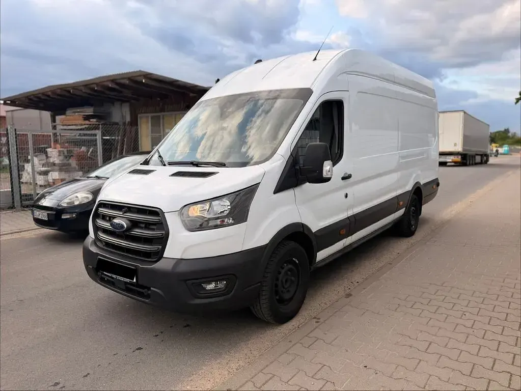 Używany Ford Transit Trend 131 KM (96 kW) 2024 Biały Sedan/Limuzyna