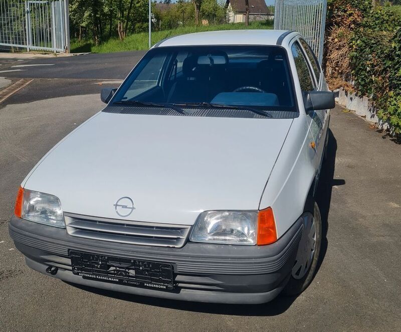 Weiß Gebraucht 1989 Opel Kadett Kleinwagen | 7.500 € - Bild 1/4