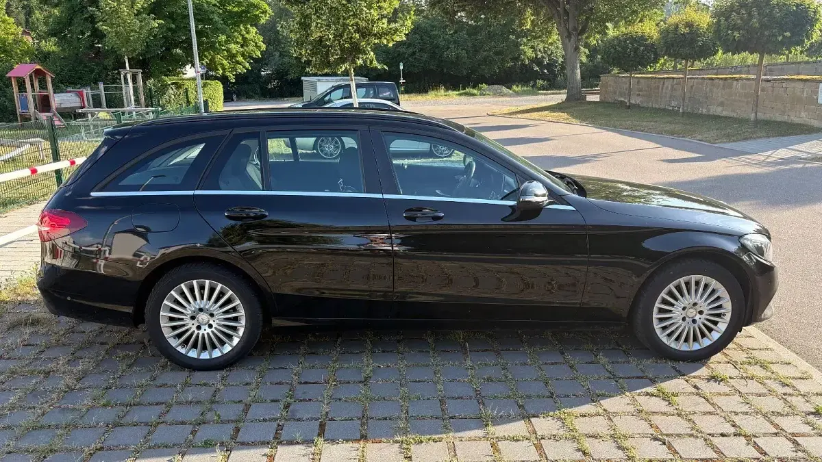 Gebraucht Mercedes C220 170 PS (125 kW) 2016 Schwarz Limousine