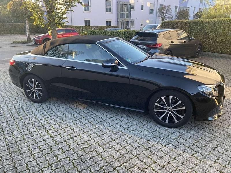 Gebraucht Mercedes E220 194 PS (142 kW) 2019 Schwarz Cabrio