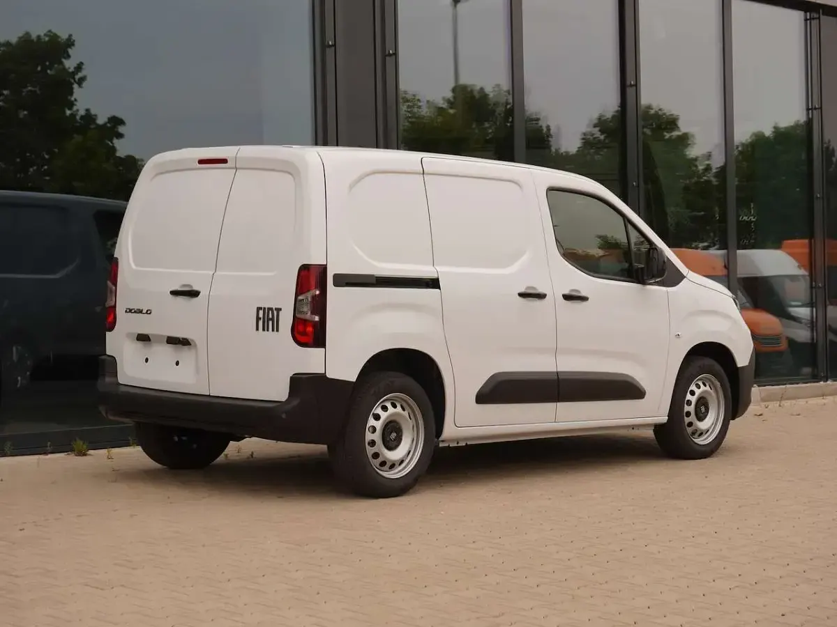Neu Fiat Doblò 131 PS (96 kW) 2026 Weiß Van / Kleinbus