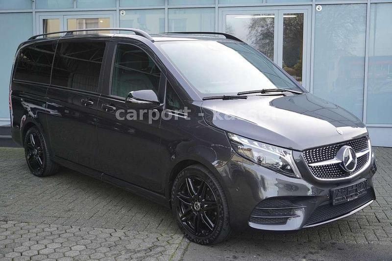 Graphitgrau Gebraucht 2022 Mercedes V220 AMG Van / Kleinbus | 56.999 € (Fairer Preis) - Bild 1/4