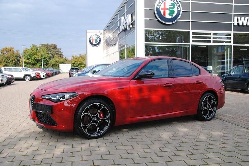 Rosso alfa Gebraucht 2023 Alfa Romeo Giulia Competizione Limousine | 38.990 € (Fairer Preis) - Bild 1/4