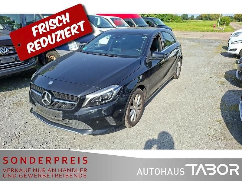 Kosmosschwarz metalliclack Gebraucht 2016 Mercedes A180 Style Limousine | 14.585 € (Guter Preis) - Bild 1/4