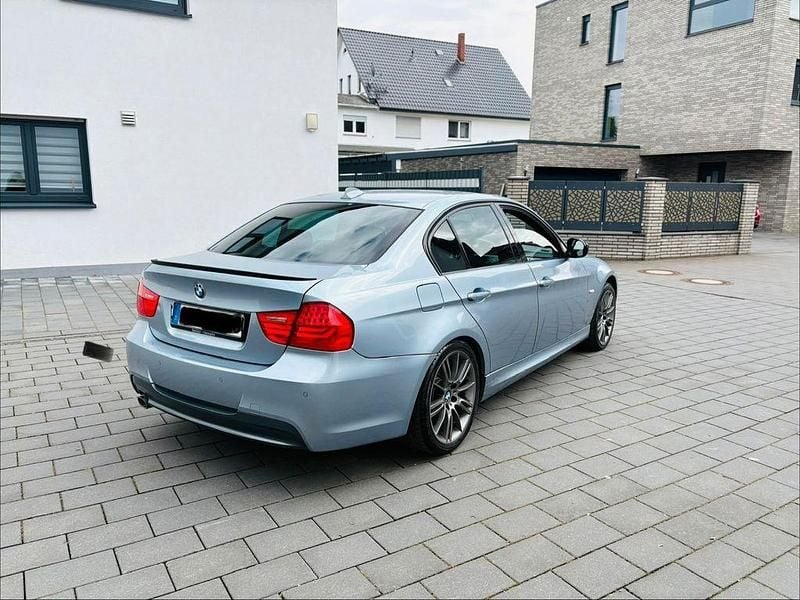 Gebraucht BMW 320 Shadowline 184 PS (135 kW) 2011 Blau Limousine
