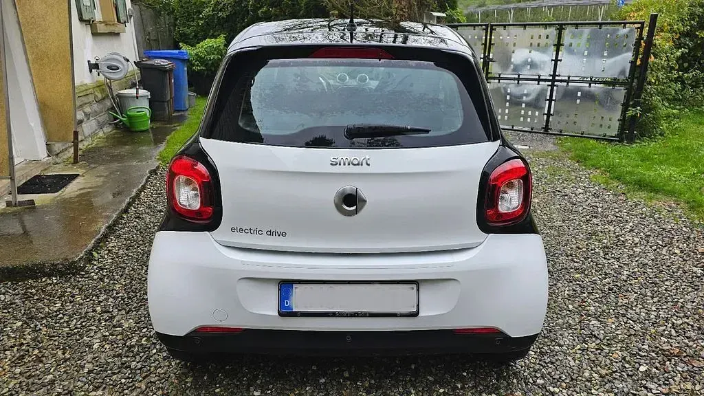 Gebraucht Smart ForFour Electric Drive 60 kW (82 PS) 2018 Weiß Limousine