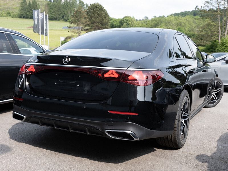 Gebraucht Mercedes E220 AMG 197 PS (144 kW) 2023 Schwarz obsidianschwarz metallic Limousine