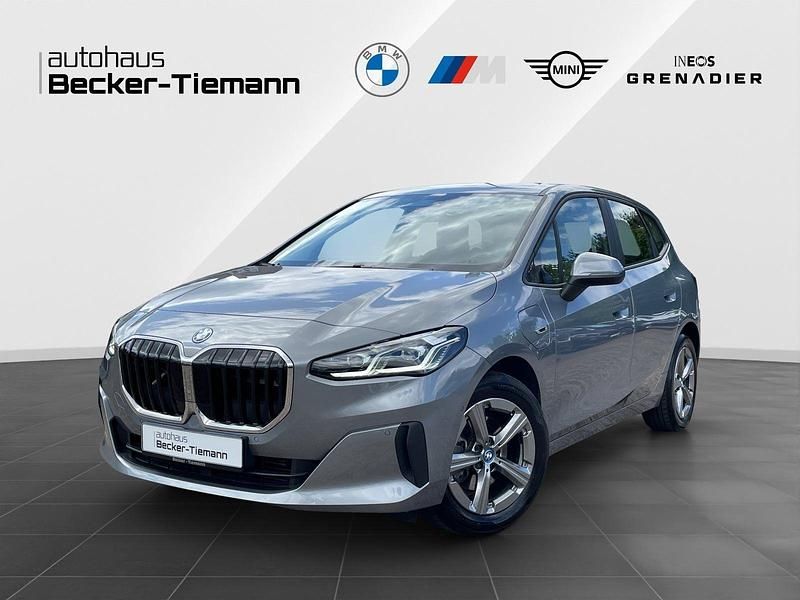 Grau Gebraucht 2022 BMW 225 Active Tourer Sport Line Van / Kleinbus | 29.899 € (Guter Preis) - Bild 1/4