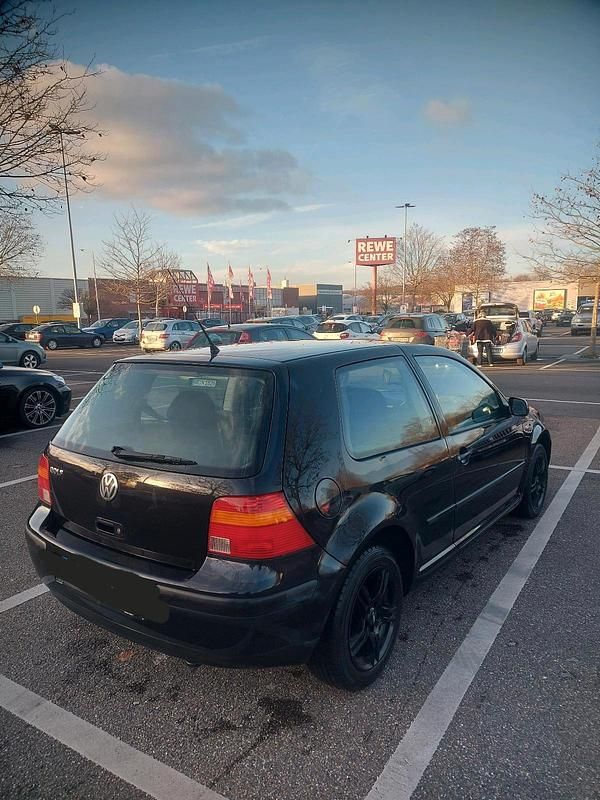 Gebraucht VW Golf IV 75 PS (55 kW) 2002 Schwarz Kleinwagen