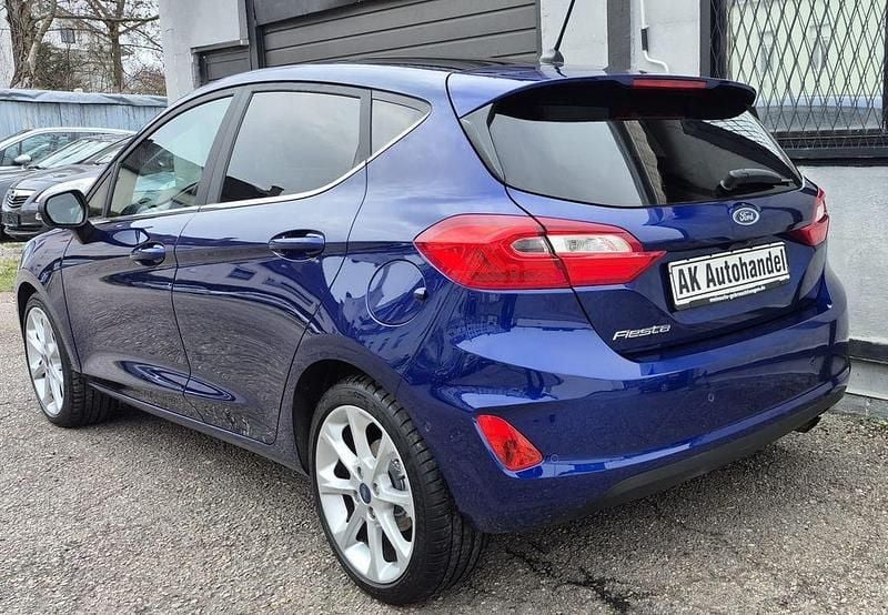 Gebraucht Ford Fiesta Titanium 125 PS (91 kW) 2018 Blau Kleinwagen