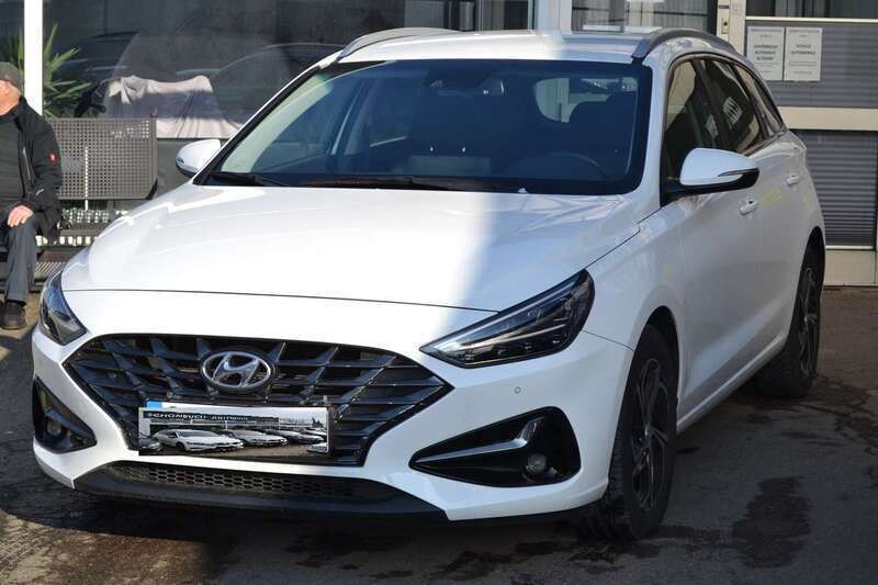 Weiß Gebraucht 2021 Hyundai i30 Trend Kombi | 12.990 € (Superpreis) - Bild 1/4