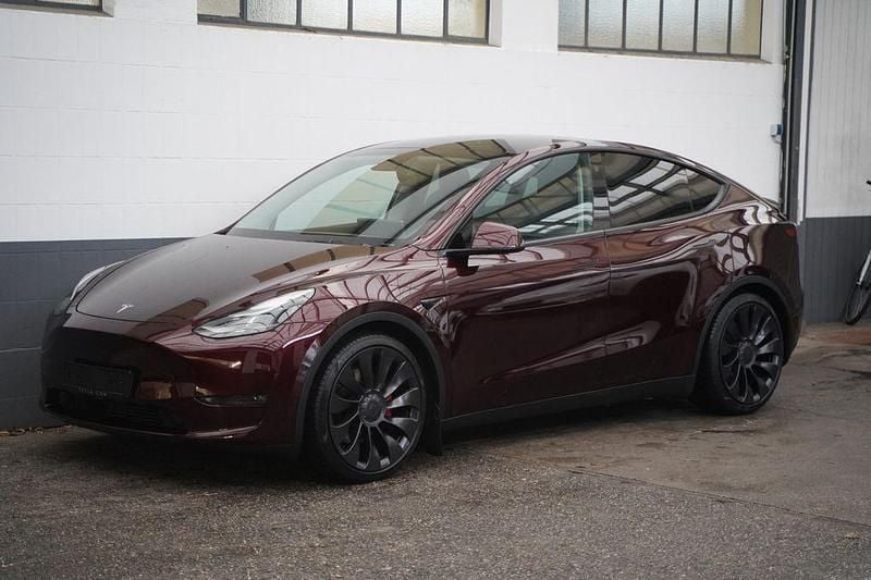 Rot Gebraucht 2023 Tesla Model Y Performance SUV | 38.950 € (Fairer Preis) - Bild 1/4