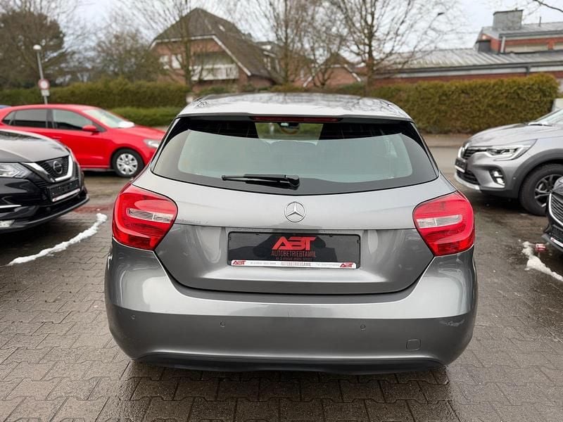 Gebraucht Mercedes A180 122 PS (89 kW) 2013 Grau Kleinwagen