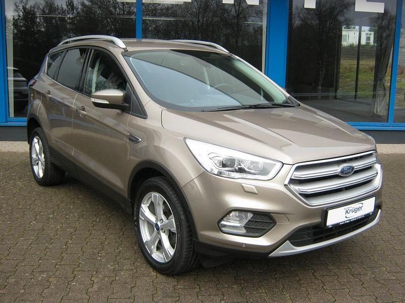 Grau Gebraucht 2019 Ford Kuga Titanium SUV | 19.990 € (Fairer Preis) - Bild 1/4