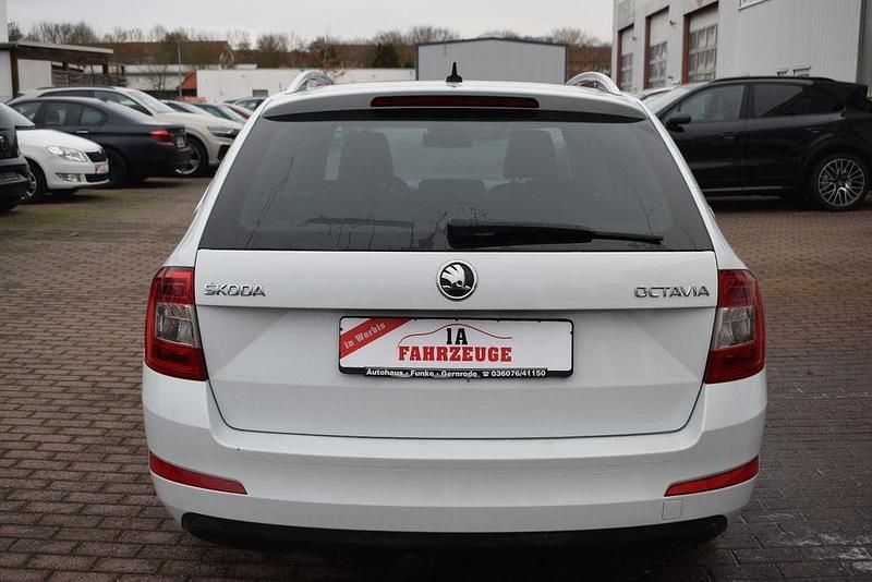 Gebraucht Skoda Octavia Elegance 150 PS (110 kW) 2014 Weiß Kombi