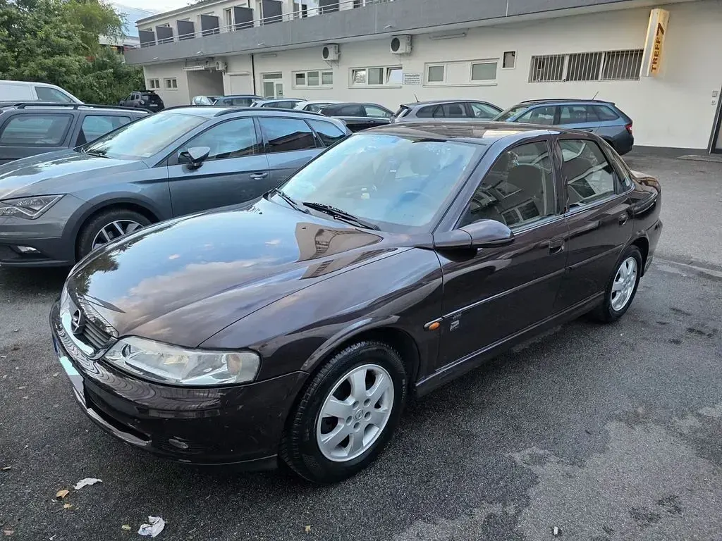 Gebraucht Opel Vectra Edition 101 PS (74 kW) 2000 Rot Limousine