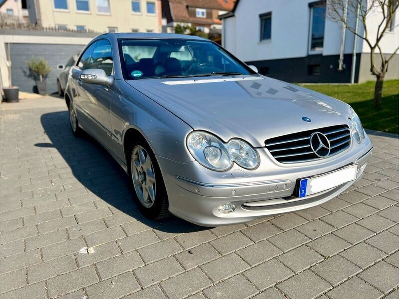 Silber Gebraucht 2002 Mercedes CLK320 Avantgarde Coupé | 1.900 € (Fairer Preis) - Bild 1/4