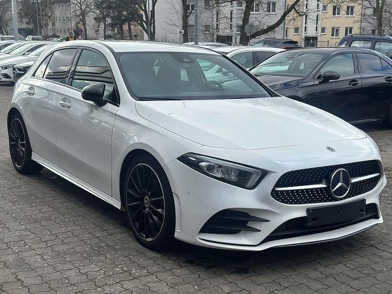 Weiß Gebraucht 2019 Mercedes A220 AMG Limousine | 25.900 € (Fairer Preis) - Bild 1/4