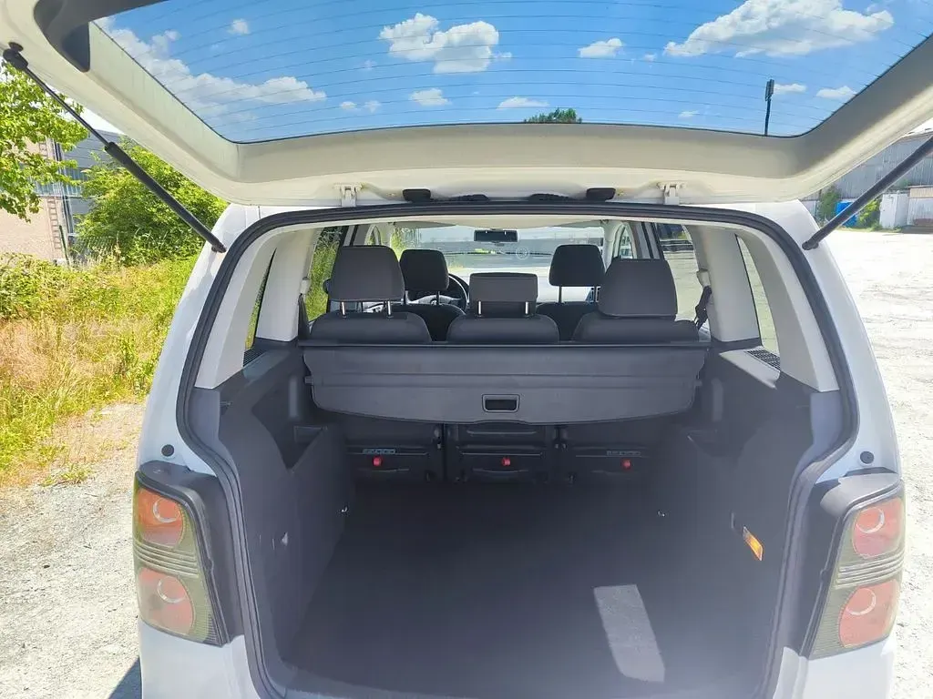 Gebraucht VW Touran 140 PS (102 kW) 2009 Weiß Van / Kleinbus