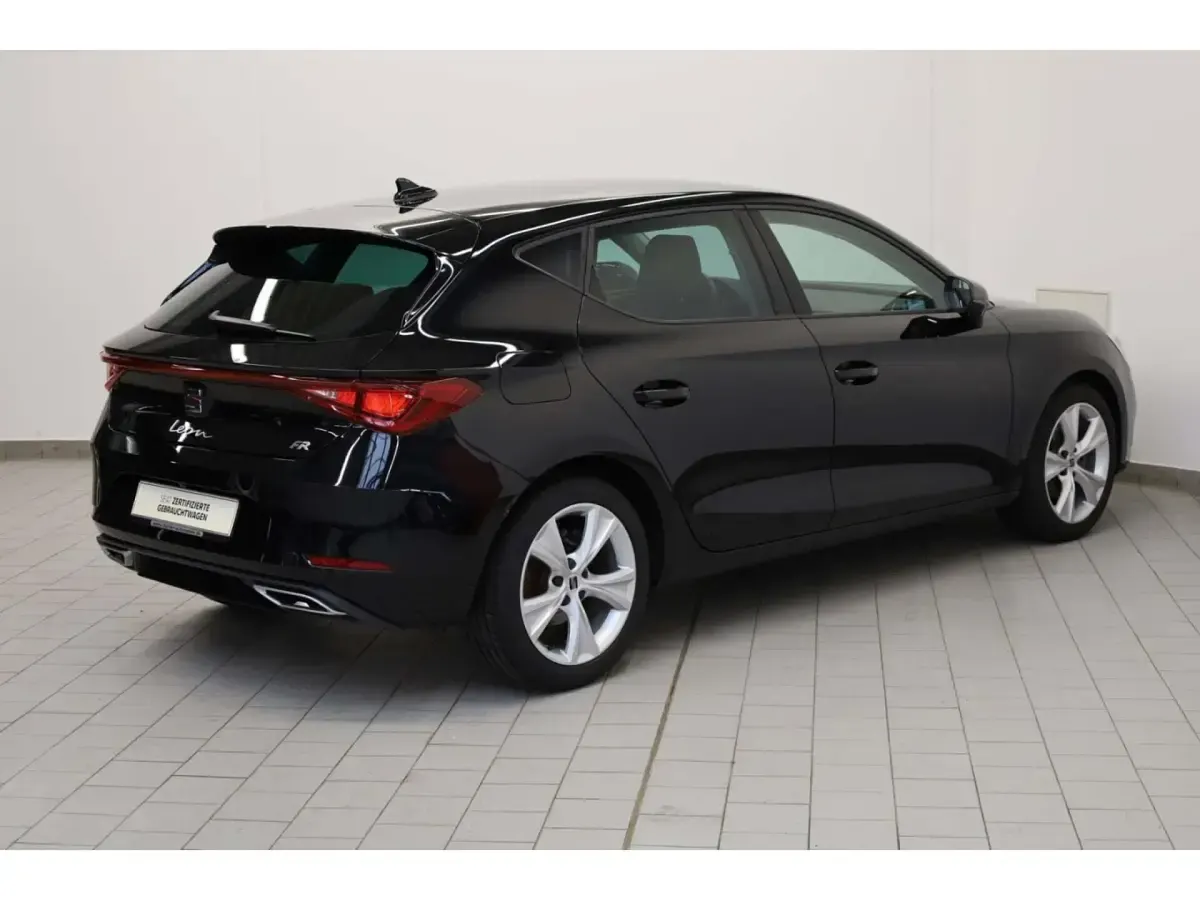 Gebraucht Seat Leon FR 150 PS (110 kW) 2022 Mitternachtsschwarz Limousine