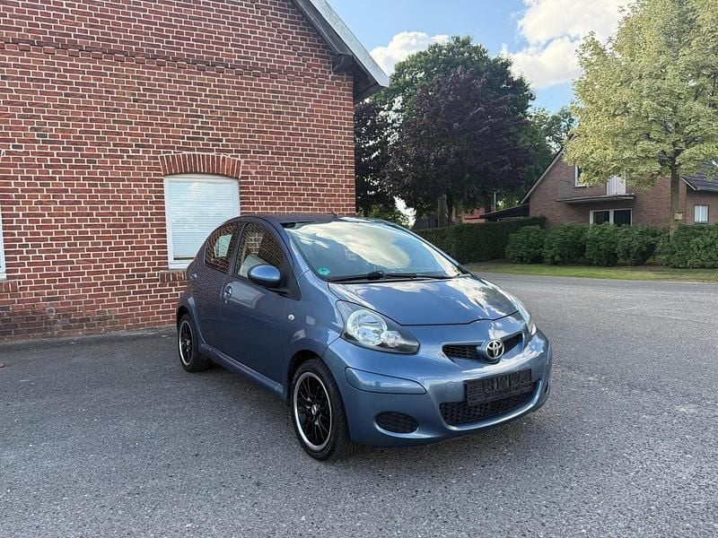Blau Gebraucht 2009 Toyota Aygo Kleinwagen | 2.100 € - Bild 1/4