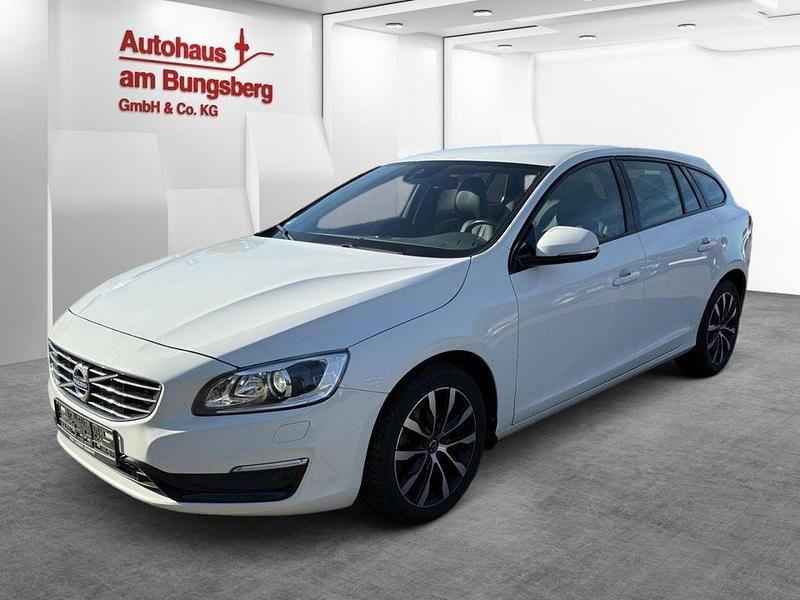 Weiß Gebraucht 2017 Volvo V60 Linje Svart Kombi | 15.990 € (Fairer Preis) - Bild 1/3