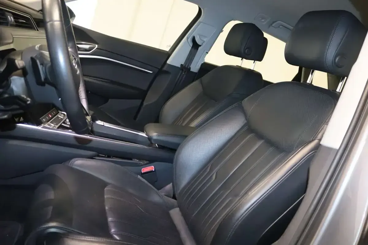 Gebraucht Audi e-tron 300 kW (408 PS) 2021 Taifungrau metallic SUV