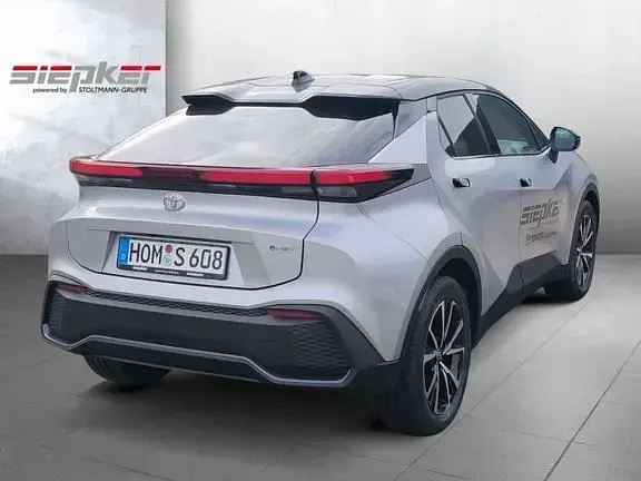 Gebraucht Toyota C-HR 140 PS (102 kW) 2025 Silver metallic / black SUV