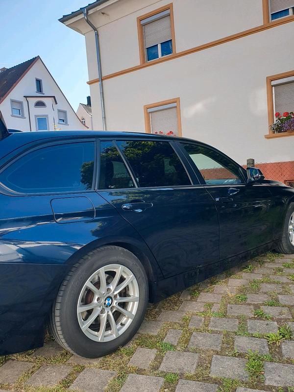 Gebraucht BMW 320 184 PS (135 kW) 2013 Blau Kombi