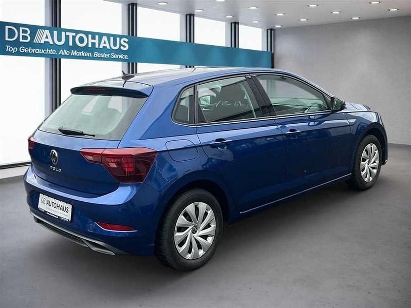 Second-hand VW Polo Life 95 CP (69 kW) 2023 Albastru Hatchback