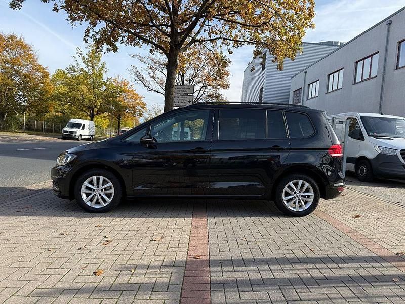 Schwarz Gebraucht 2019 VW Touran Highline Van / Kleinbus | 13.500 € (Guter Preis) - Bild 1/4