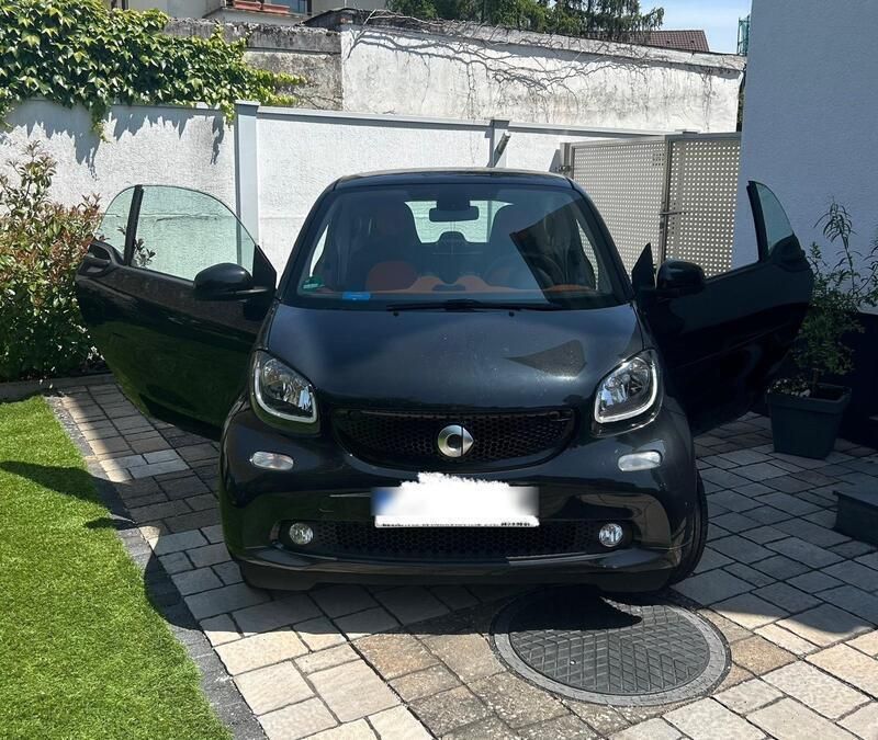 Schwarz Gebraucht 2016 Smart ForTwo Coupé Coupé | 7.800 € (Etwas zu teuer) - Bild 1/3