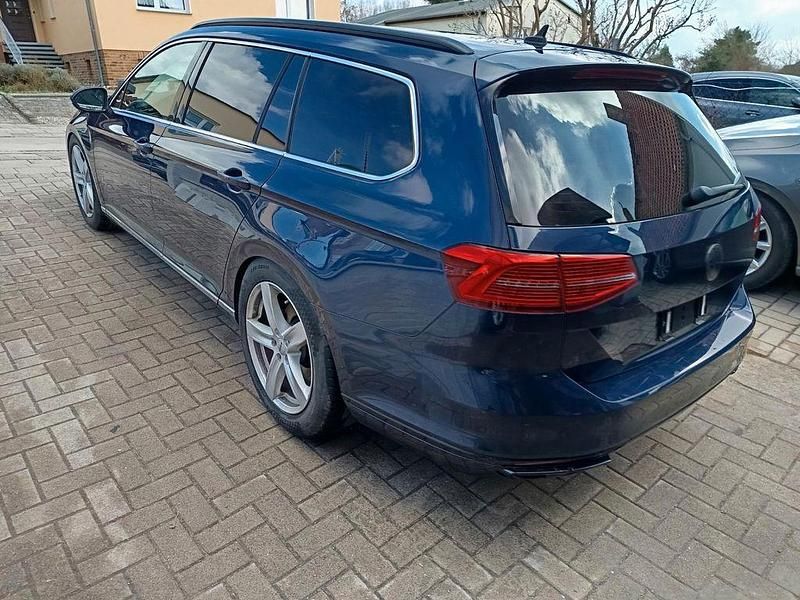 Gebraucht VW Passat Highline 239 PS (175 kW) 2015 Blau Kombi