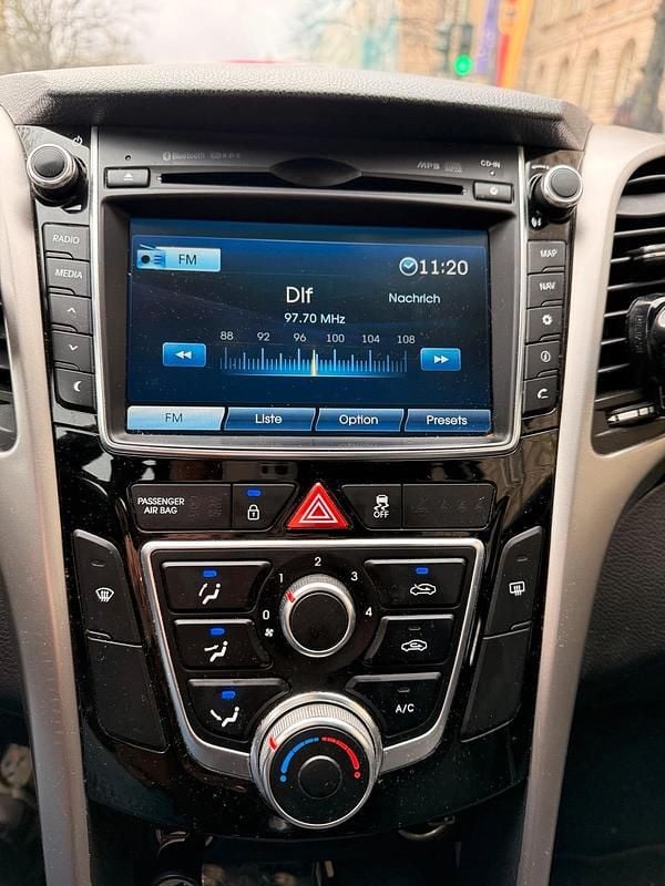 Gebraucht Hyundai i30 136 PS (100 kW) 2016 Grau Kleinwagen