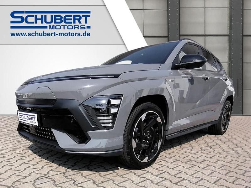 Shadow grey / sol Neu 2025 Hyundai Kona N Line SUV | 39.490 € (Fairer Preis) - Bild 1/4