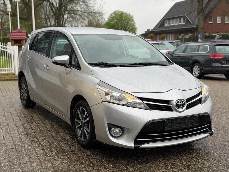 Gebraucht Toyota Verso 111 PS (81 kW) 2017 Silber Van / Kleinbus