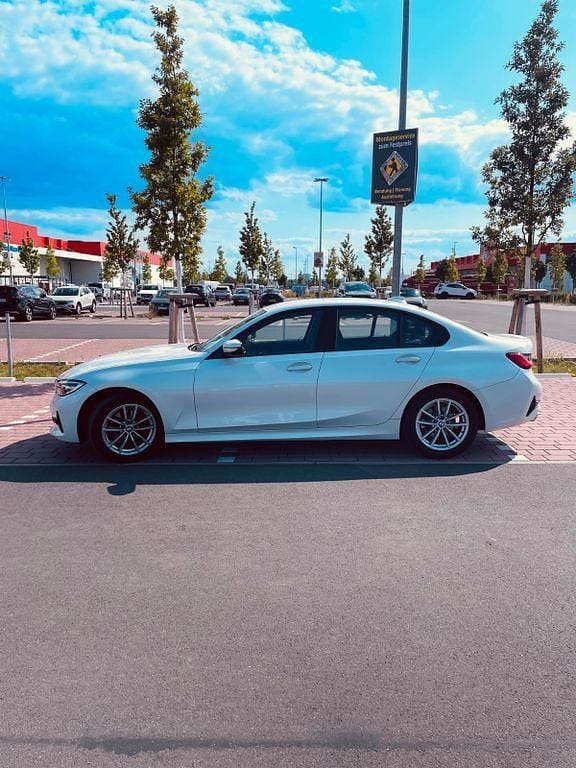 Gebraucht BMW 320 190 PS (139 kW) 2019 Weiß Limousine