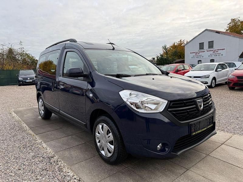 Blau marine Gebraucht 2019 Dacia Dokker Comfort Van / Kleinbus | 10.499 € (Superpreis) - Bild 1/4